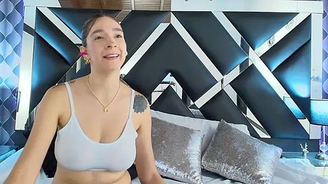 victoriaa lee  online show from January 2025 07:00:02 PM