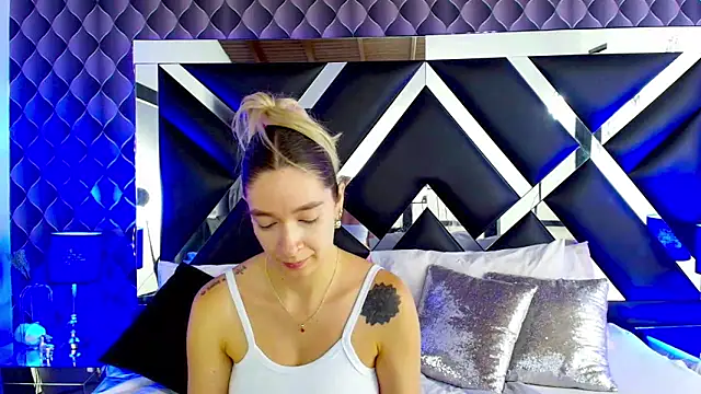 victoriaa lee  online show from March 2025 07:48:02 PM