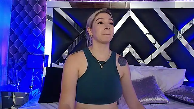 victoriaa lee  online show from November 2025 07:02:02 PM