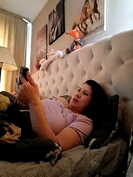 Snapshot of ROXOLANAA_SEXY chatting on April 2026 04:06:01 AM ROXOLANAA SEXY online show from April 2026 04:06:01 AM