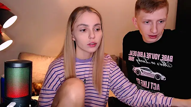 juliaanddima online show from October 2025 10:15:01 PM