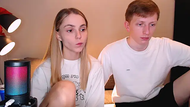 juliaanddima online show from December 2025 10:26:01 PM