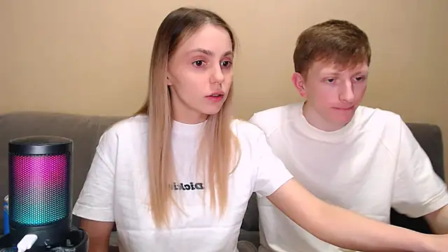 juliaanddima online show from February 2026 10:17:02 PM