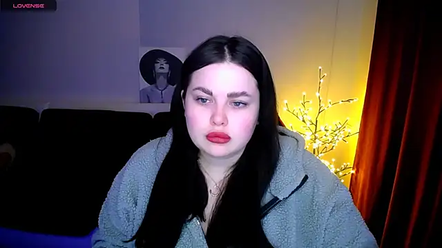 Snapshot of Emily_Mo chatting on January 2025 06:31:02 AM Emily Mo online show from January 2025 06:31:02 AM