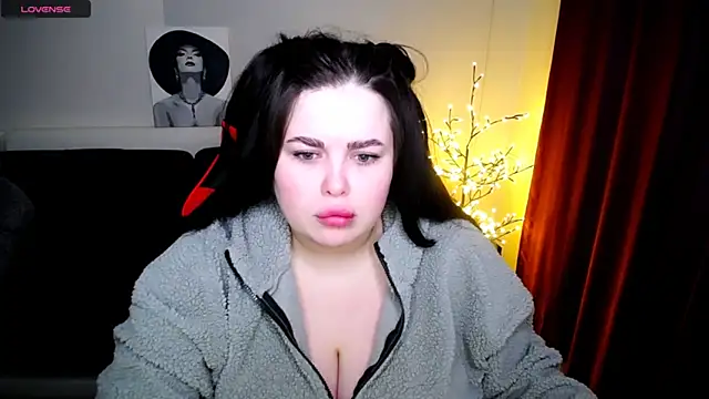 Snapshot of Emily_Mo chatting on February 2025 06:32:01 AM Emily Mo online show from February 2025 06:32:01 AM
