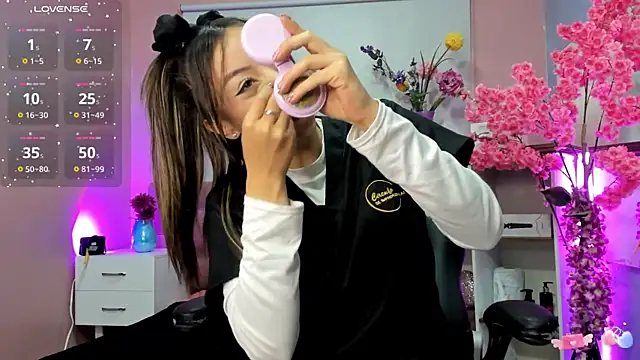 mia thompsonn  online show from October 2025 02:36:02 PM