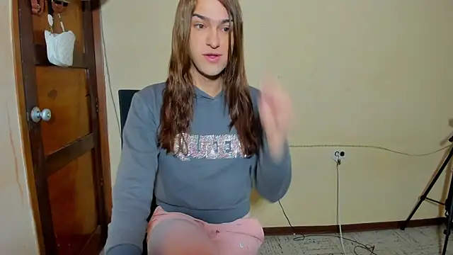 Snapshot of sweet1Girl chatting on October 2025 12:05:01 PM sweet1Girl online show from October 2025 12:05:01 PM