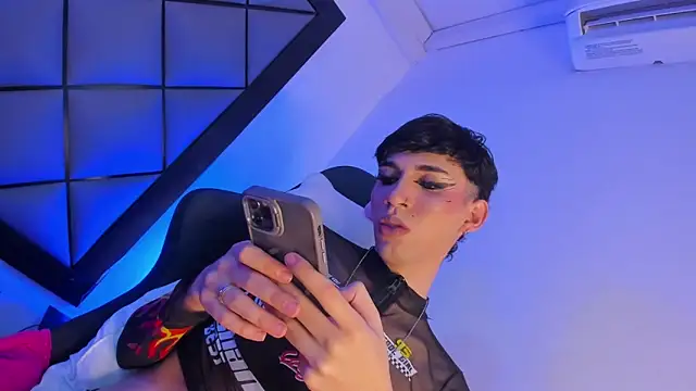 Snapshot of GeorginaCute_ chatting on November 2025 01:54:02 PM GeorginaCute online show from November 2025 01:54:02 PM