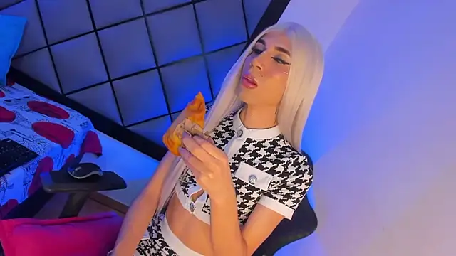 Snapshot of GeorginaCute_ chatting on November 2025 12:30:01 PM GeorginaCute online show from November 2025 12:30:01 PM