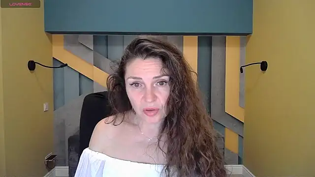 Snapshot of EllaLong chatting on December 2024 12:33:02 PM EllaLong online show from December 2024 12:33:02 PM