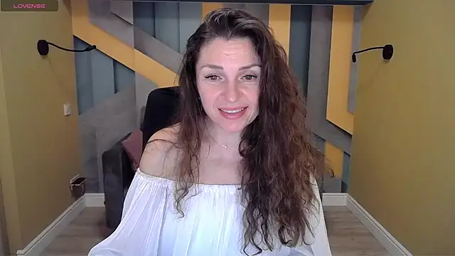 Snapshot of EllaLong chatting on December 2024 03:36:02 PM EllaLong online show from December 2024 03:36:02 PM