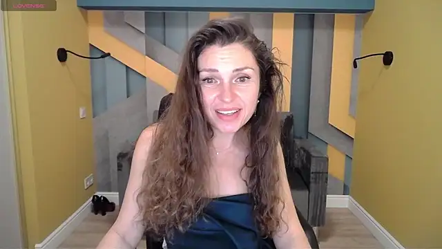 Snapshot of EllaLong chatting on December 2024 03:58:01 PM EllaLong online show from December 2024 03:58:01 PM