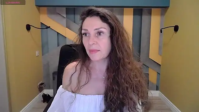 Snapshot of EllaLong chatting on December 2024 12:36:01 PM EllaLong online show from December 2024 12:36:01 PM