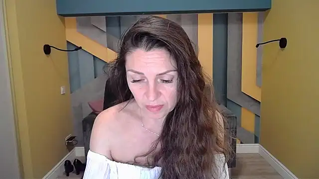 Snapshot of EllaLong chatting on January 2025 12:31:02 PM EllaLong online show from January 2025 12:31:02 PM