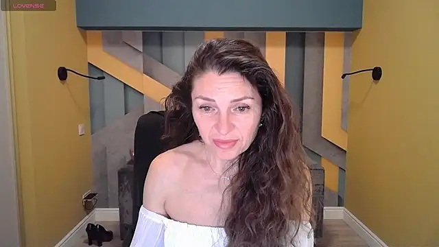 Snapshot of EllaLong chatting on January 2025 12:31:02 PM EllaLong online show from January 2025 12:31:02 PM