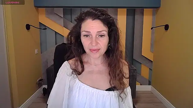 Snapshot of EllaLong chatting on January 2025 12:37:01 PM EllaLong online show from January 2025 12:37:01 PM