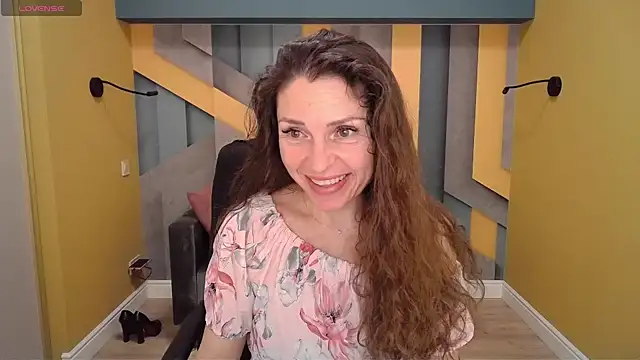 Snapshot of EllaLong chatting on January 2025 01:38:01 PM EllaLong online show from January 2025 01:38:01 PM