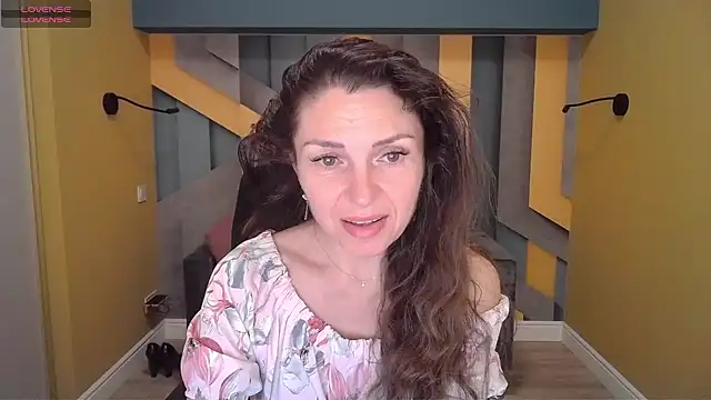 Snapshot of EllaLong chatting on February 2025 12:28:01 PM EllaLong online show from February 2025 12:28:01 PM