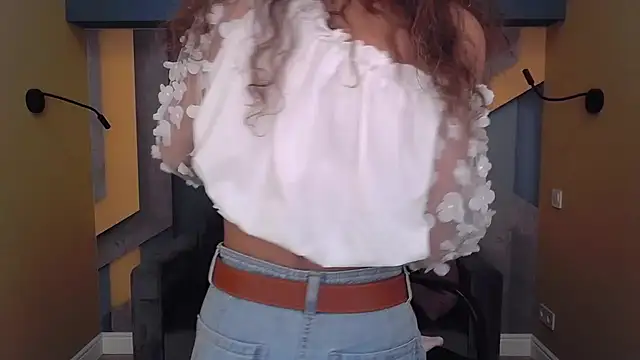 Snapshot of EllaLong chatting on September 2025 11:34:01 AM EllaLong online show from September 2025 11:34:01 AM