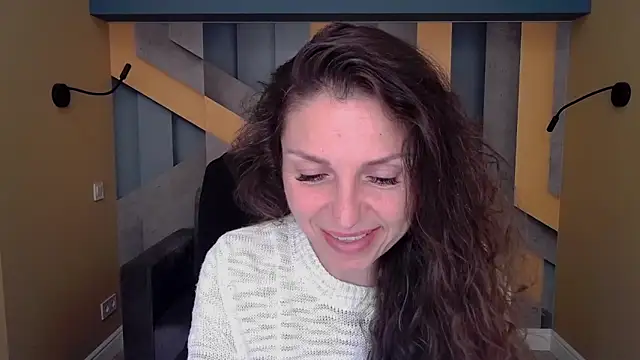 Snapshot of EllaLong chatting on September 2025 11:37:02 AM EllaLong online show from September 2025 11:37:02 AM