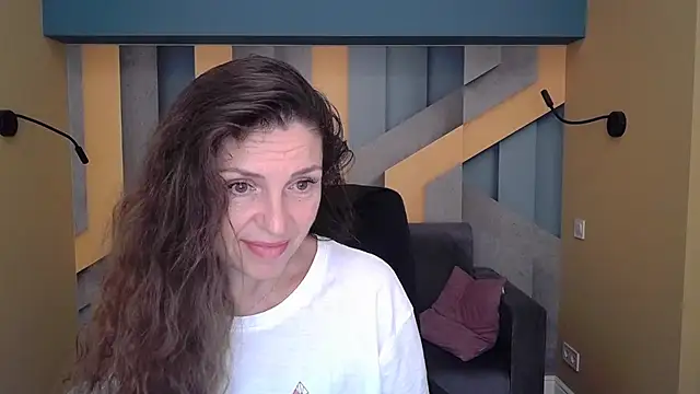 Snapshot of EllaLong chatting on October 2025 11:30:01 AM EllaLong online show from October 2025 11:30:01 AM