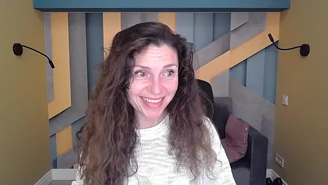 Snapshot of EllaLong chatting on October 2025 11:31:01 AM EllaLong online show from October 2025 11:31:01 AM