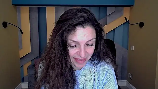 Snapshot of EllaLong chatting on October 2025 11:35:01 AM EllaLong online show from October 2025 11:35:01 AM