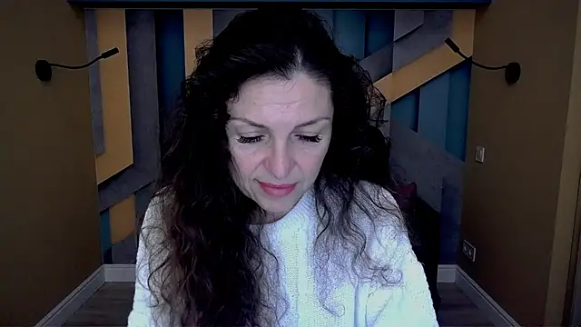 Snapshot of EllaLong chatting on November 2025 12:26:01 PM EllaLong online show from November 2025 12:26:01 PM