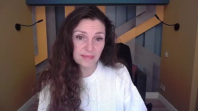 Snapshot of EllaLong chatting on November 2025 12:38:01 PM EllaLong online show from November 2025 12:38:01 PM