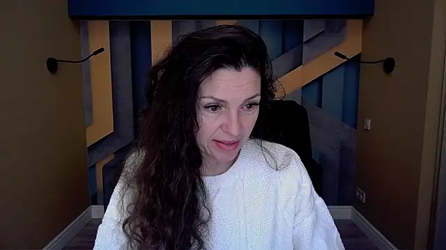 Snapshot of EllaLong chatting on December 2025 12:34:02 PM EllaLong online show from December 2025 12:34:02 PM