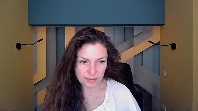 Snapshot of EllaLong chatting on January 2026 12:43:02 PM EllaLong online show from January 2026 12:43:02 PM