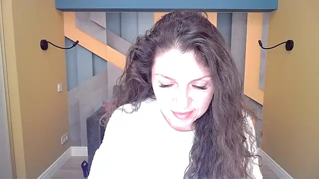 Snapshot of EllaLong chatting on February 2026 12:35:01 PM EllaLong online show from February 2026 12:35:01 PM