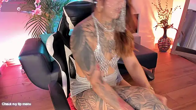 Megan inked online show from October 2025 03:40:01 AM