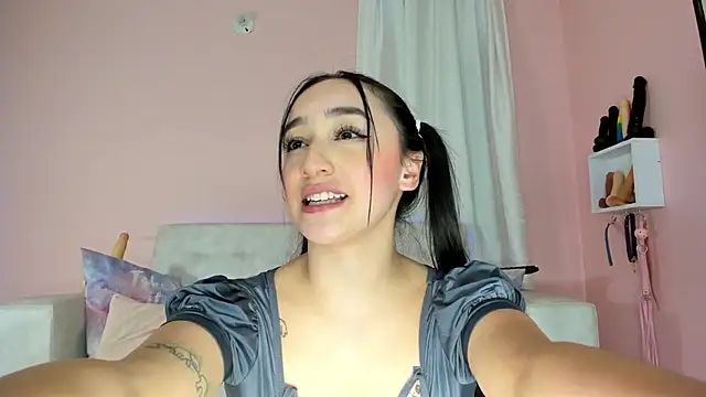 tinysara online show from February 2025 09:47:02 PM