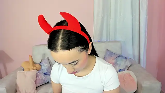 tinysara online show from March 2025 04:29:02 PM