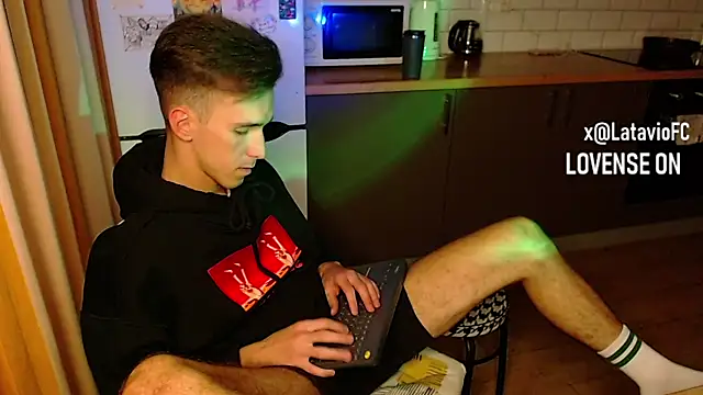 Snapshot of Midnighter_ chatting on September 2025 01:17:01 AM Midnighter  online show from September 2025 01:17:01 AM