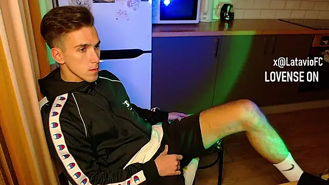 Snapshot of Midnighter_ chatting on September 2025 07:15:02 PM Midnighter  online show from September 2025 07:15:02 PM