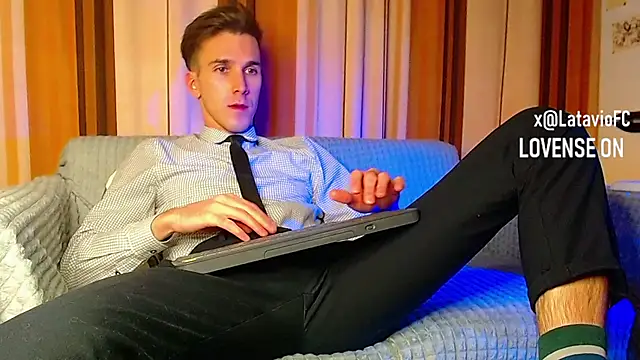 Midnighter  online show from November 2025 12:53:02 AM