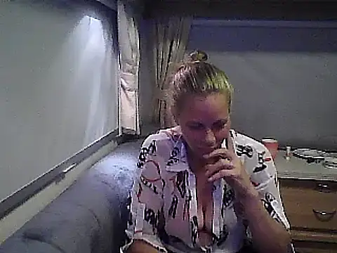 WildScorpio86 online show from November 2025 04:19:02 PM