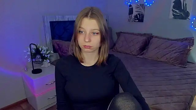 Snapshot of RinaMoore chatting on October 2025 02:51:01 PM RinaMoore online show from October 2025 02:51:01 PM