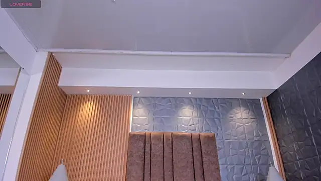 charlottewhitte online show from November 2025 01:11:01 PM