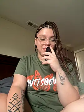 QueenNuttCollector online show from November 2025 05:24:01 PM