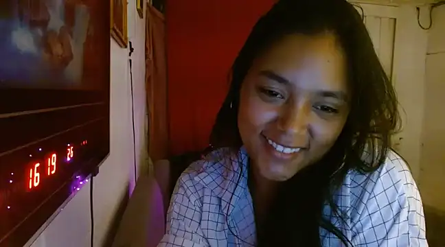 Snapshot of Chiara_petterson chatting on December 2024 07:05:02 AM Chiara petterson online show from December 2024 07:05:02 AM