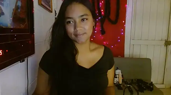 Snapshot of Chiara_petterson chatting on January 2025 05:05:01 AM Chiara petterson online show from January 2025 05:05:01 AM