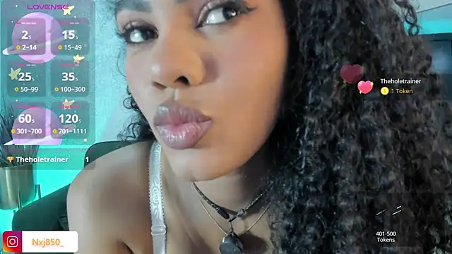 HOTBLACKANDWHITE2 online show from November 2025 04:40:02 AM