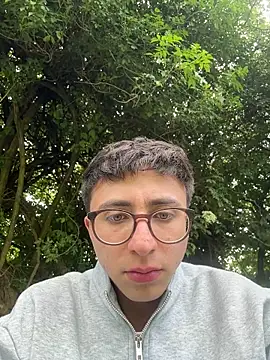 Snapshot of CamiRojas_boy chatting on May 2026 06:35:02 PM CamiRojas boy online show from May 2026 06:35:02 PM