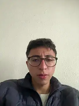 Snapshot of CamiRojas_boy chatting on May 2026 06:03:01 PM CamiRojas boy online show from May 2026 06:03:01 PM