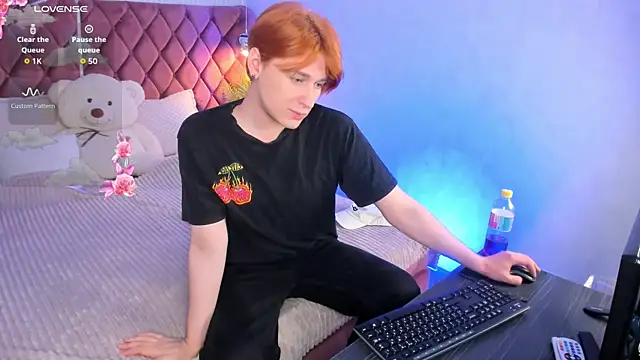Snapshot of _YummyTony_ chatting on June 2026 06:26:02 AM YummyTony online show from June 2026 06:26:02 AM