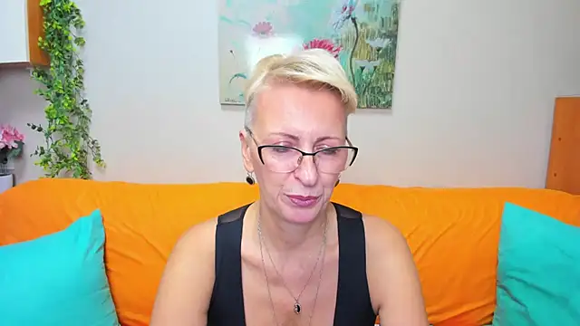 iamyourdream89 online show from November 2025 04:40:02 PM