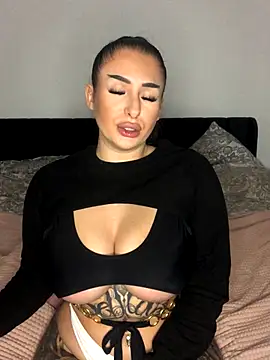 Snapshot of Mia-Bremer chatting on December 2025 11:39:02 AM Mia-Bremer online show from December 2025 11:39:02 AM